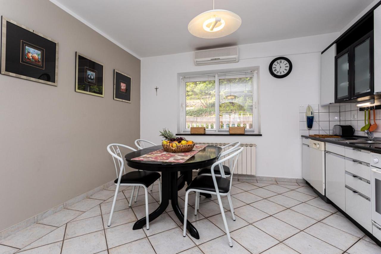 Apartman Maris Vrbnik Exterior photo